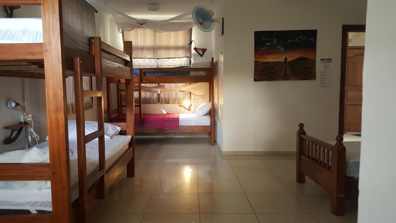 Hunch Backpackers Ostello Dar es Salaam Esterno foto