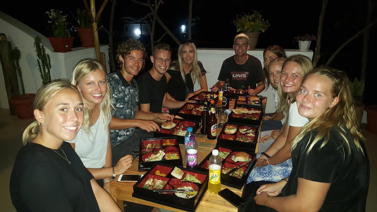 Hunch Backpackers Ostello Dar es Salaam Esterno foto